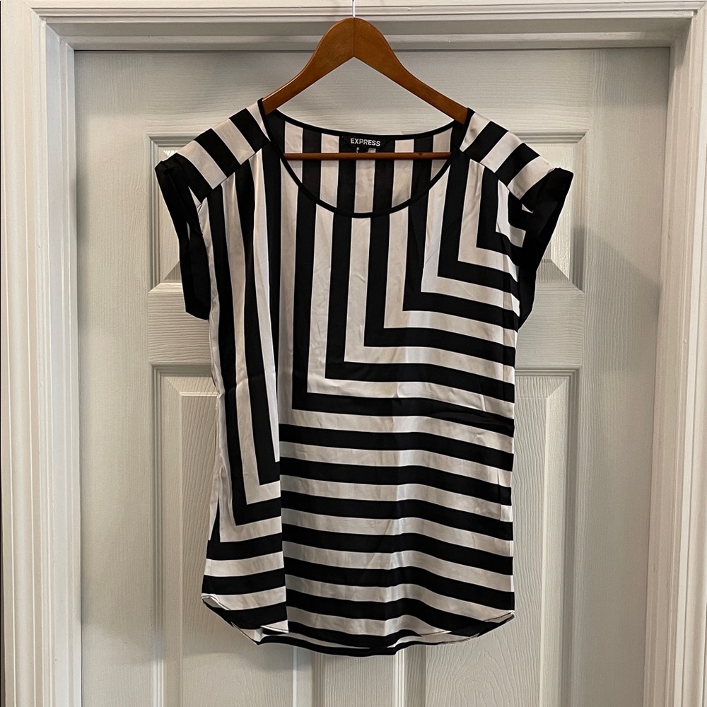 Express Geometric Black and White Women's Silk Tee Small